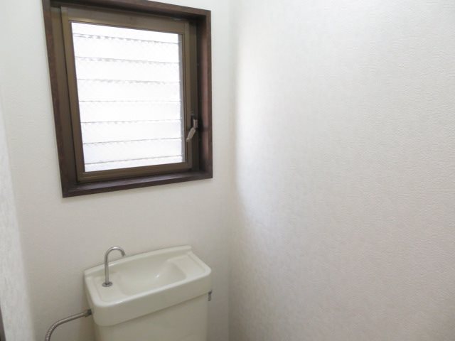 マインドハイム トイレに窓があります